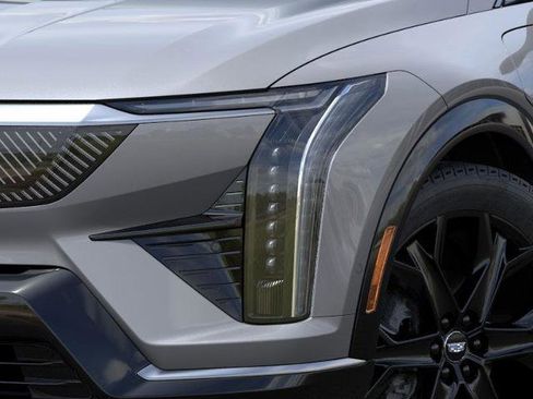New 2025 Cadillac Optiq Luxury 1 w/ LPO, ONYX Package image 10