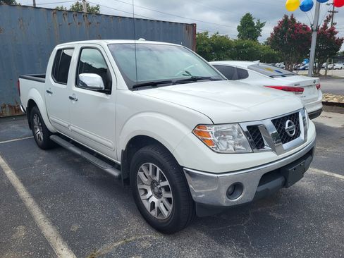 Used 2013 Nissan Frontier SL RWD image 3