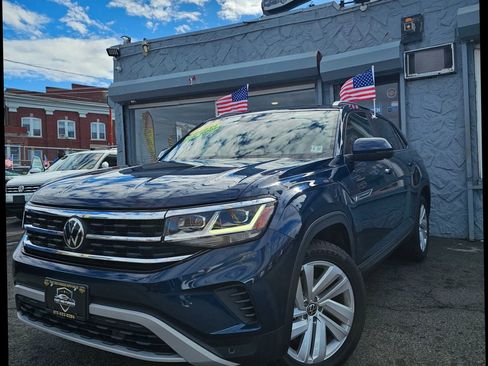 Used 2022 Volkswagen Atlas Cross Sport SE image 4