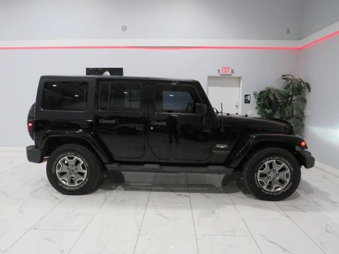 Used 2014 Jeep Wrangler Unlimited Sahara image 3