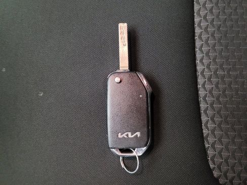 Used 2025 Kia Sportage LX FWD image 32