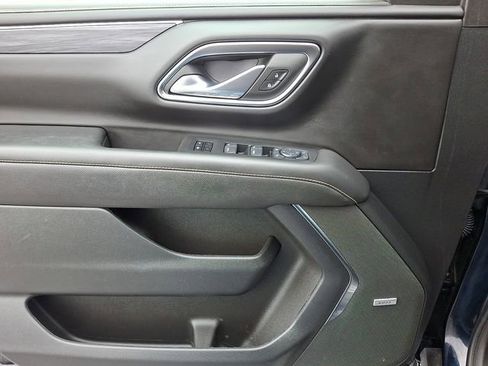 Used 2024 GMC Yukon XL SLT w/ SLT Luxury Package image 13