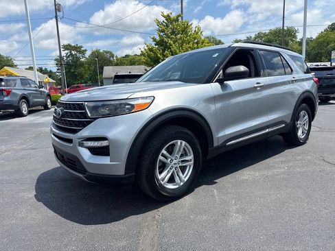 Used 2023 Ford Explorer XLT w/ Equipment Group 202A AWD/4WD image 2