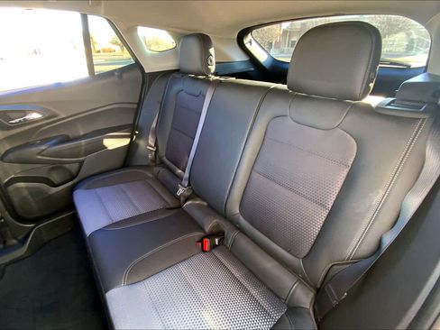 Used 2025 Chevrolet Trax LT image 21