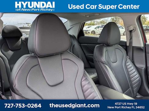 Used 2024 Hyundai Elantra Limited image 6