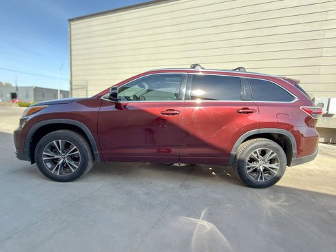 Used 2016 Toyota Highlander XLE image 4