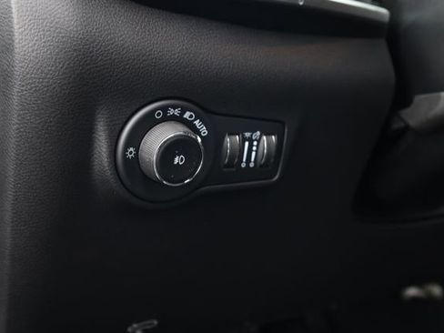 Used 2024 Jeep Compass Latitude image 14