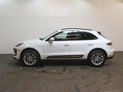 Certified 2025 Porsche Macan image 2