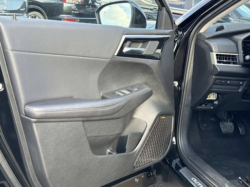 New 2026 Mitsubishi Outlander SE FWD image 18