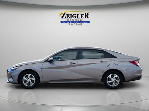 Certified 2023 Hyundai Elantra SE FWD image 4