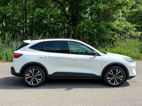 Certified 2022 Ford Escape SEL w/ SEL Stealth AWD Package image 8