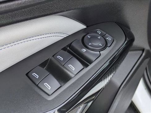 Used 2025 Chevrolet Trax LT FWD image 11