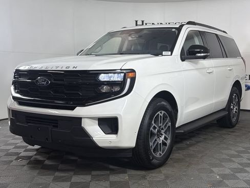 Certified 2025 Ford Expedition Active RWD image 1