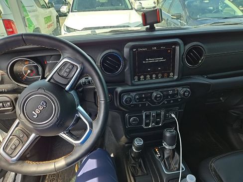 Used 2021 Jeep Wrangler Unlimited Sahara AWD/4WD image 4