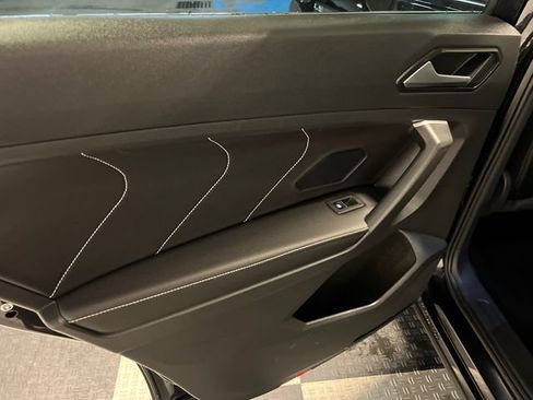 Certified 2023 Volkswagen Tiguan SE FWD image 17