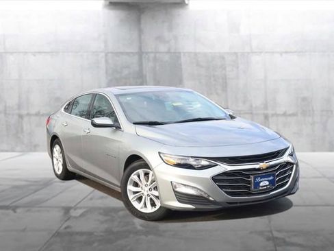 Used 2024 Chevrolet Malibu LT image 2