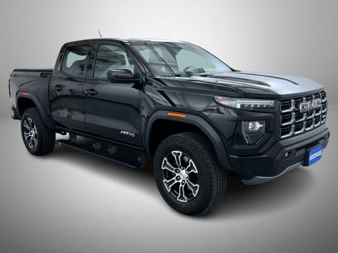 Used 2024 GMC Canyon AT4 w/ AT4 Premium Package AWD/4WD image 3