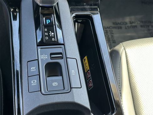 Used 2025 Toyota Prius XLE image 24