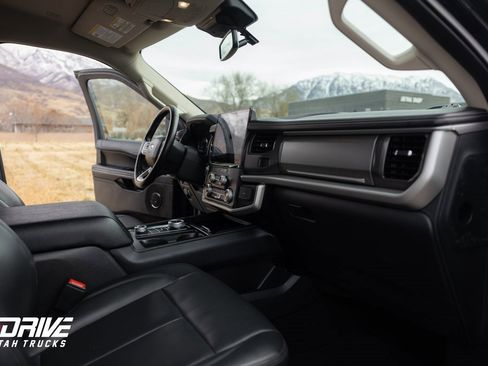 Used 2024 Ford Expedition Max XLT image 11