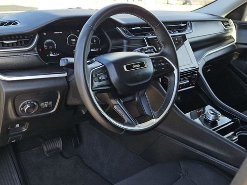 Used 2023 Jeep Grand Cherokee L Laredo image 27