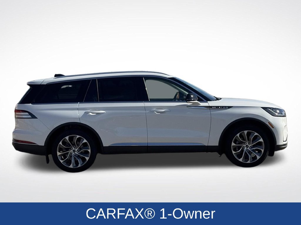 Used 2026 Lincoln Aviator AWD image 2
