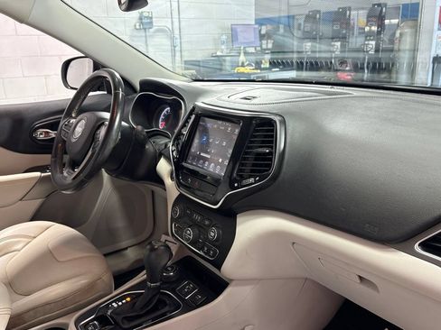 Used 2019 Jeep Cherokee Limited AWD/4WD image 26