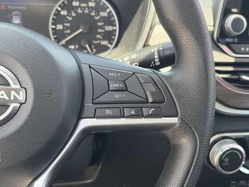 Used 2024 Nissan Altima 2.5 SV FWD image 23