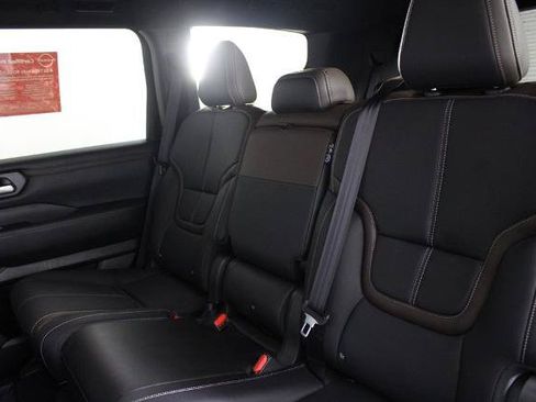 Certified 2025 Nissan Armada SL RWD image 22
