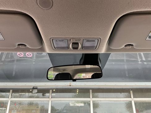 Used 2025 Hyundai Venue SEL image 15