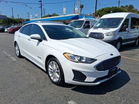 Used 2019 Ford Fusion SE FWD image 1