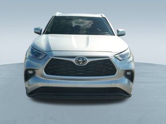 Used 2022 Toyota Highlander XLE video 2