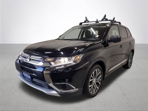 Used 2018 Mitsubishi Outlander ES AWD/4WD image 2