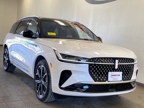 New 2026 Lincoln Nautilus Reserve image 2