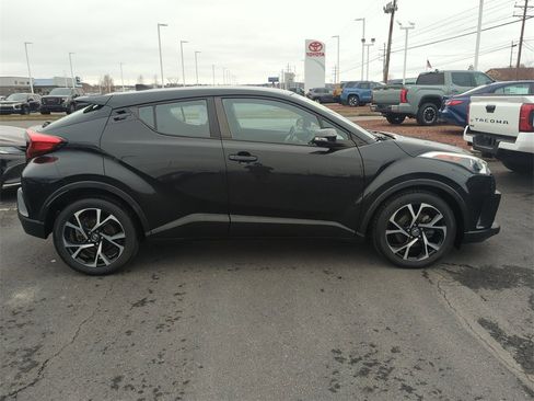 Used 2018 Toyota C-HR XLE image 9