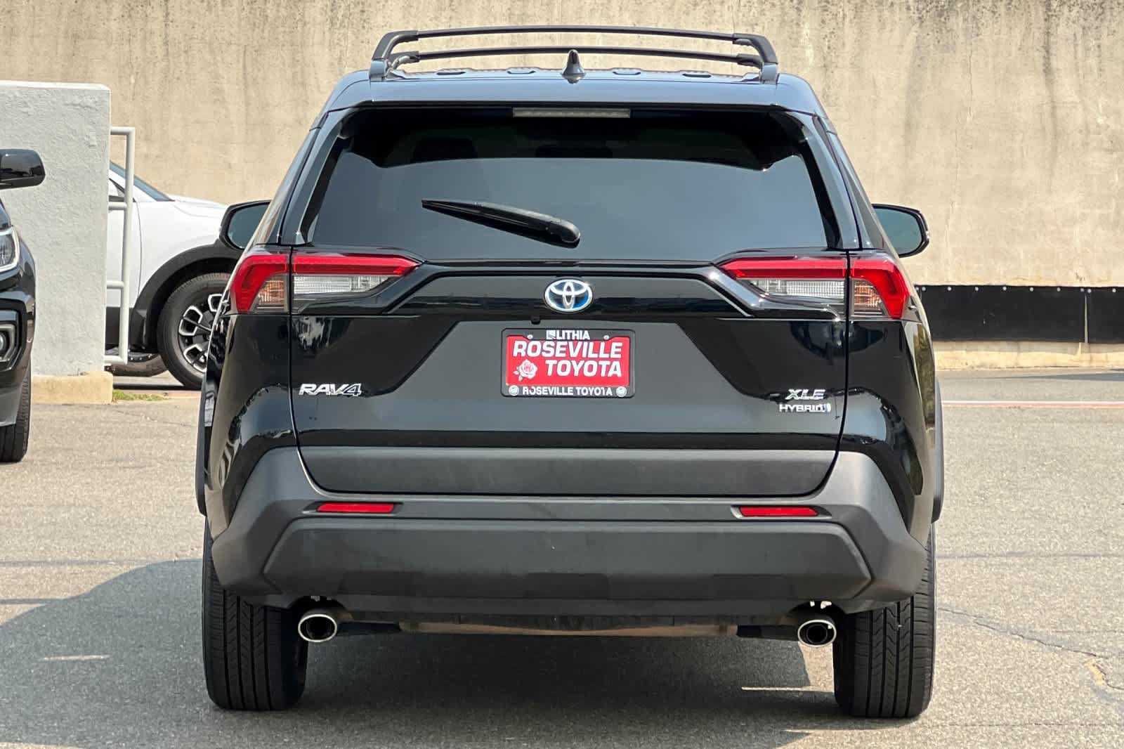 Used 2022 Toyota RAV4 XLE w/ XLE Grade Weather Package AWD/4WD image 8