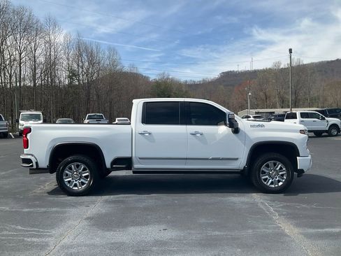 Used 2024 Chevrolet Silverado 2500 High Country w/ High Country Premium Package image 4