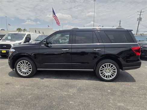 Certified 2024 Ford Expedition Limited RWD image 3