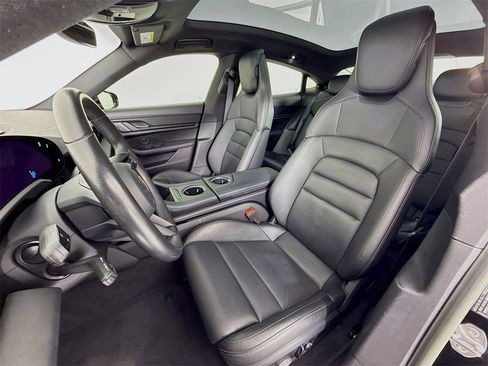 Used 2022 Porsche Taycan image 5