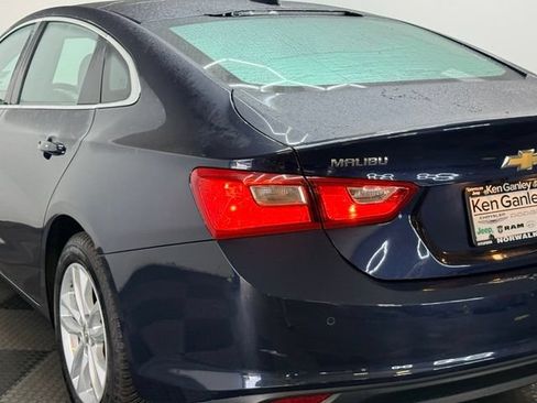 Used 2017 Chevrolet Malibu LT w/ Leather Package FWD image 9