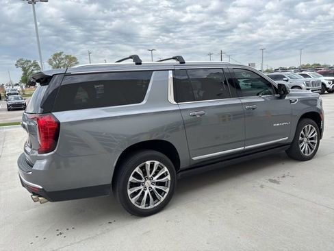 Used 2021 GMC Yukon XL Denali w/ Denali Premium Package image 3
