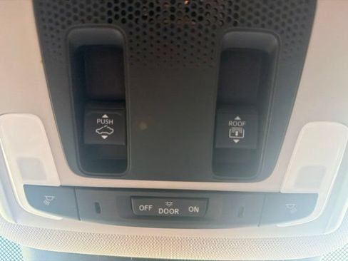 Used 2023 Honda Pilot Touring image 44