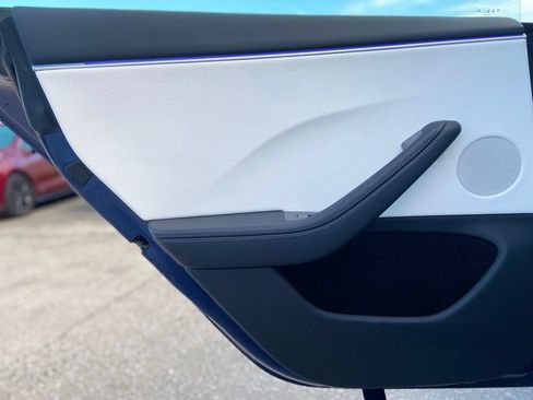 Used 2025 Tesla Model 3 Long Range RWD image 19