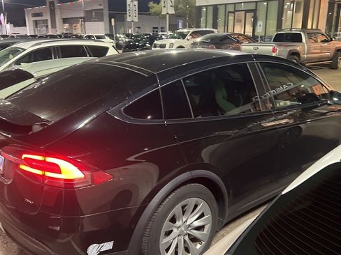 Used 2018 Tesla Model X 75D image 8