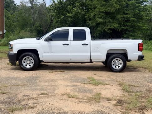 Used 2017 Chevrolet Silverado 1500 W/T w/ Trailering Package RWD image 2