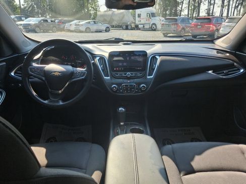Used 2019 Chevrolet Malibu LT FWD image 9