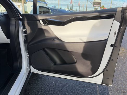 Used 2016 Tesla Model X 75D image 23