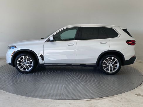 New 2026 BMW X5 xDrive40i w/ Climate Comfort Package image 2