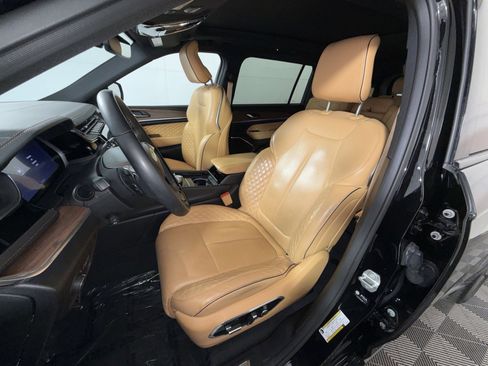 Used 2023 Jeep Grand Cherokee L Summit w/ High Altitude Package AWD/4WD image 13