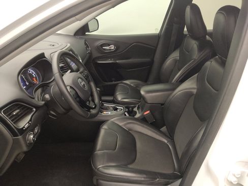Used 2020 Jeep Cherokee Latitude Plus FWD image 17