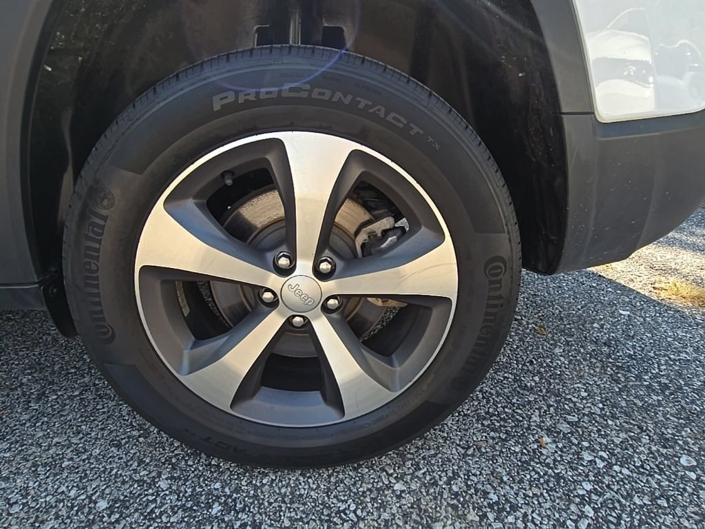 Used 2022 Jeep Cherokee Limited AWD/4WD image 18